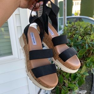 STEVE MADDEN PLATFORM SANDALS